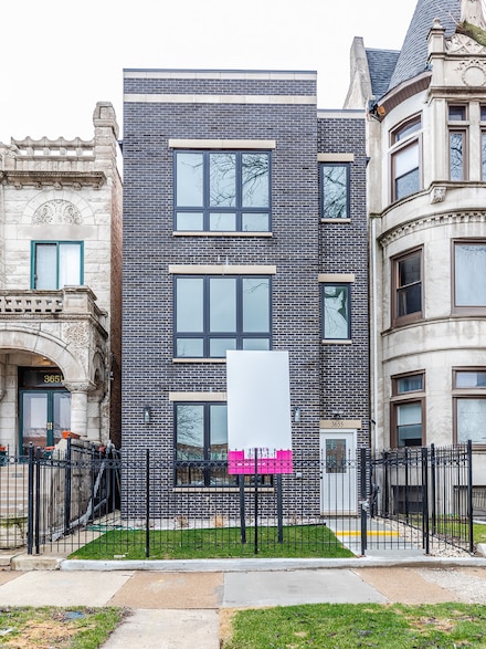 3655 S Michigan Ave Unit 1, Chicago, IL 60653