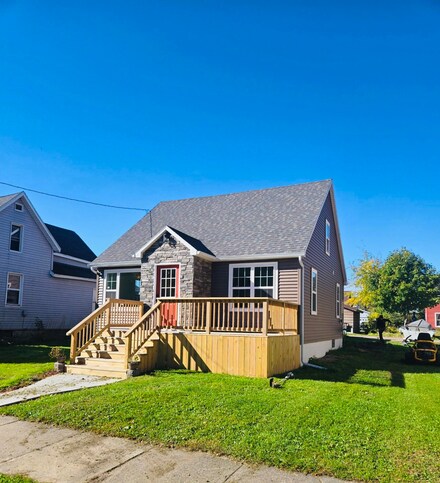 814 Augusta St, Sault Sainte Marie, MI 49783