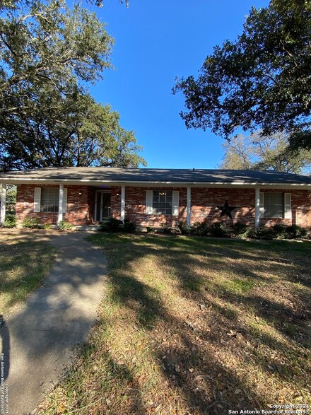 309 Lantana Ln, Pleasanton, TX 78064