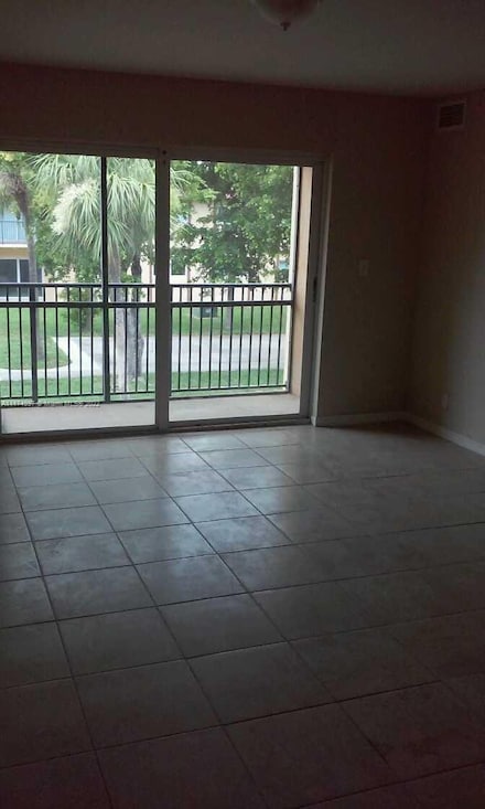 2922 NW 55th Ave Unit 2A, Lauderhill, FL 33313