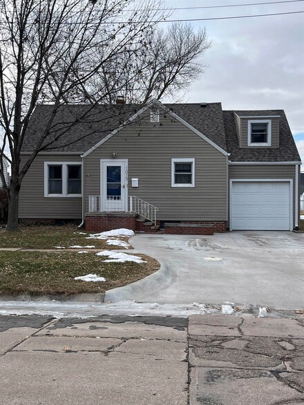 1015 N Bellevue Ave, Hastings, NE 68901