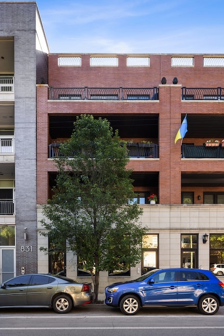 829 N California Ave Unit 3, Chicago, IL 60622