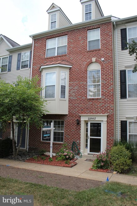 22957 Oakgrove Rd, Sterling, VA 20166