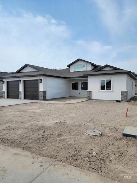 2005 Erin Dr, Jerome, ID 83338