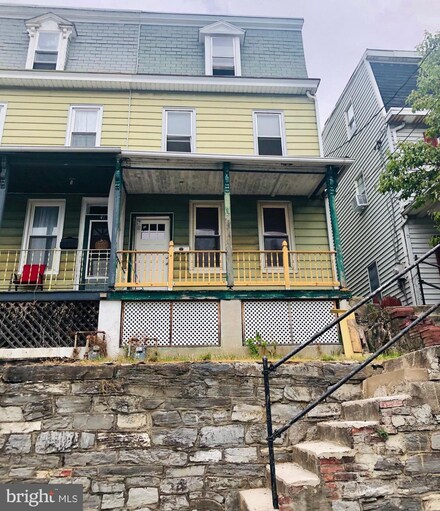 43 S 3rd St, Steelton, PA 17113