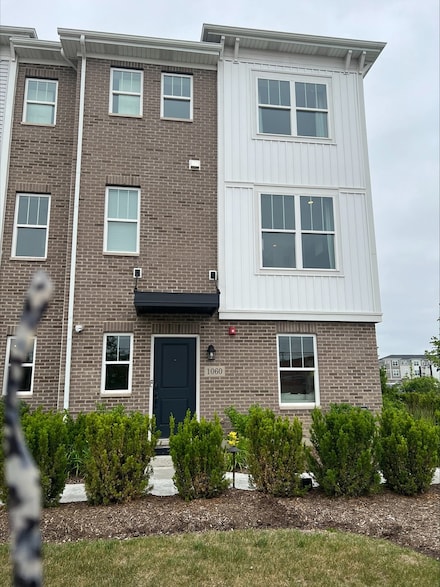 1060 E Oakton St, Des Plaines, IL 60018