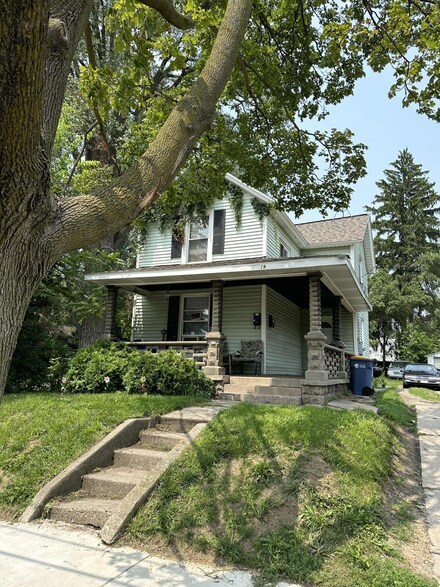 19 Sweet St NE, Grand Rapids, MI 49505