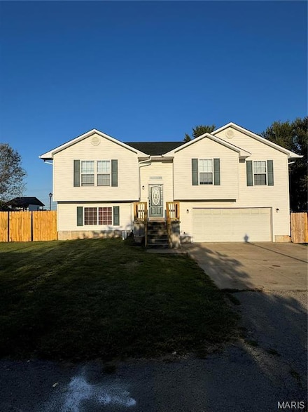 121 Penny Ln, Farmington, MO 63640
