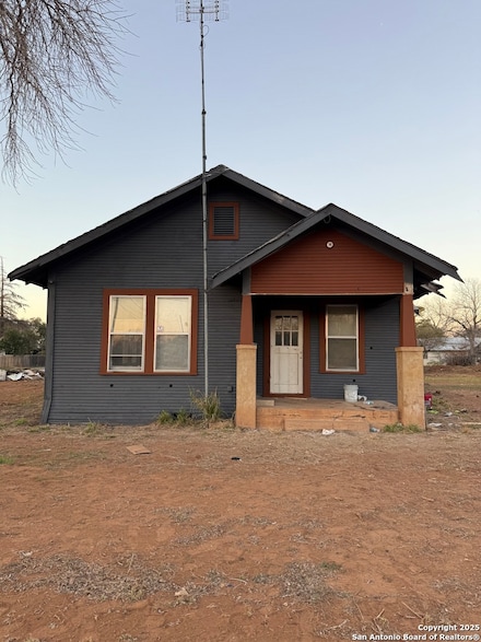 505 E Rio Grande St, Pearsall, TX 78061