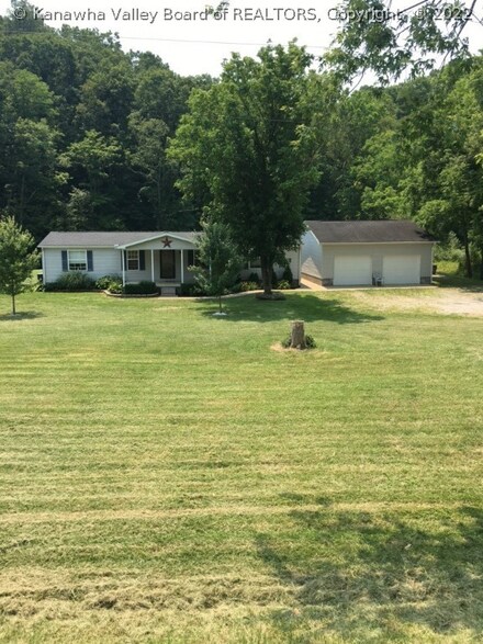 18002 Ripley Rd, Leon, WV 25123