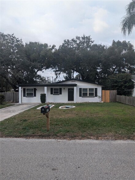 307 1st Ave SW, Lutz, FL 33548