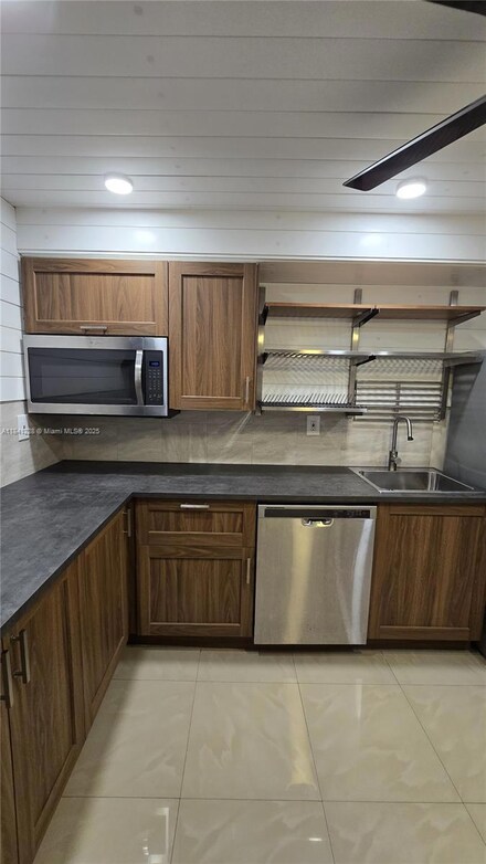 1000 Parkview Dr Unit 218, Hallandale Beach, FL 33009