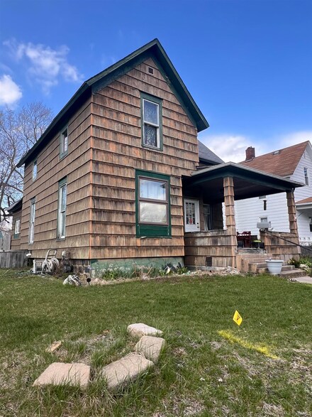 910 W Marion St, Elkhart, IN 46516
