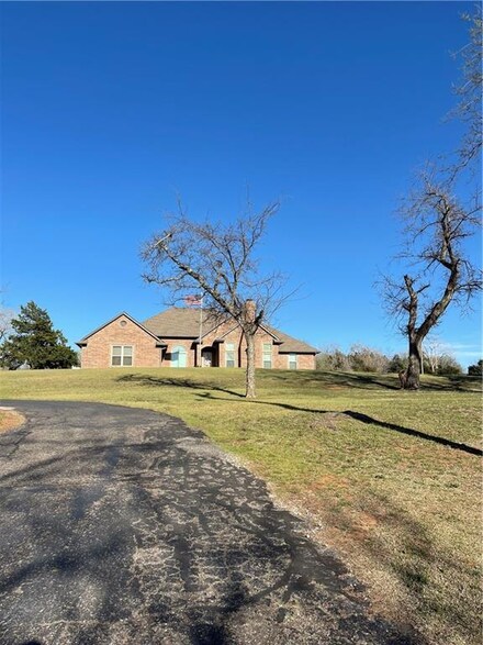 10400 S Czech Hall Rd, Mustang, OK 73064