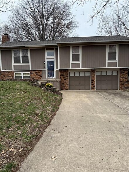 505 SE Sherri Ln, Blue Springs, MO 64014