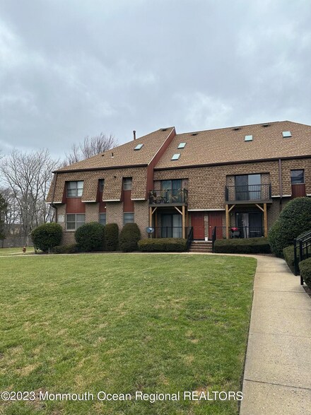 32 Ginger Ct, Eatontown, NJ 07724