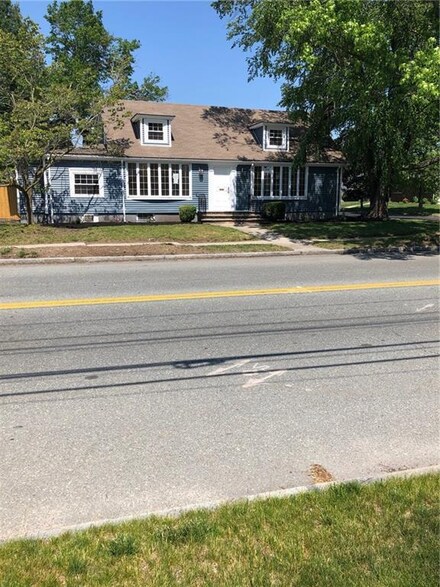 667 Pontiac Ave, Cranston, RI 02910