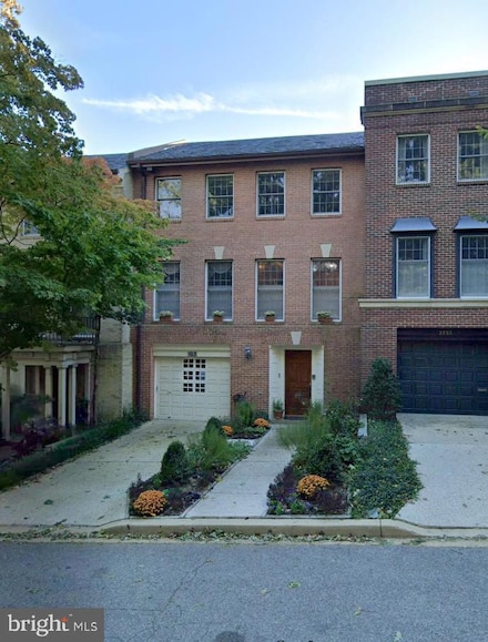 2757 Unicorn Ln NW, Washington, DC 20015
