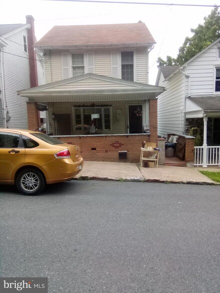 1741 Pulaski Ave, Coal Township, PA 17866