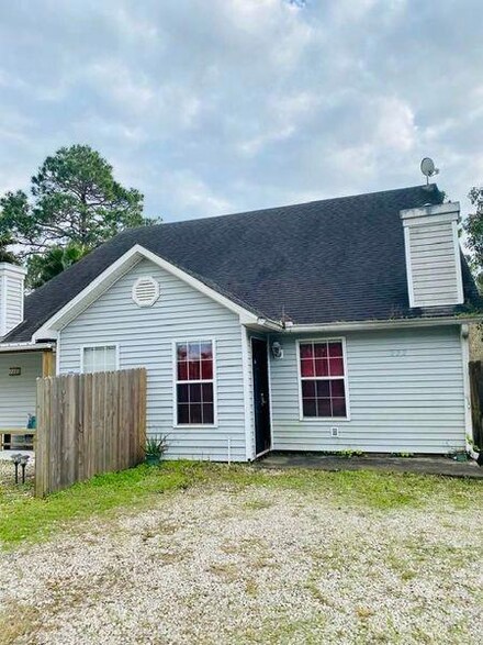 222 Whispering Pines Cir, Apalachicola, FL 32320