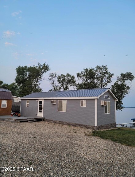 4081 E Lake Rd, Crary, ND 58327