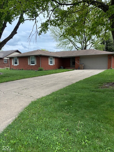 2935 Flintwood Dr, Columbus, IN 47203