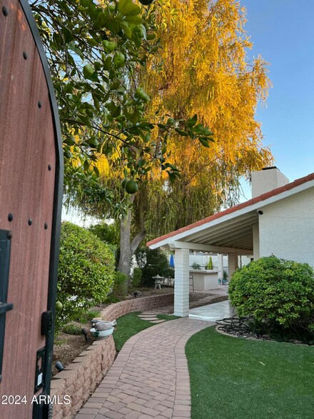 2011 E Meadow Dr, Tempe, AZ 85282