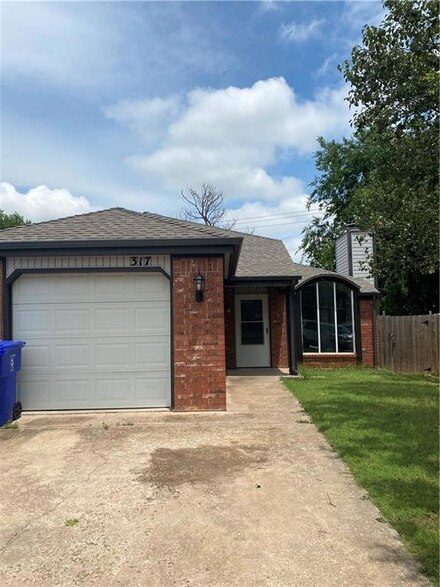 317 Colony Dr, Norman, OK 73072