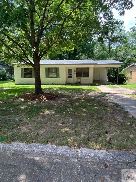 211 Terrace Ln, Texarkana, TX 75503