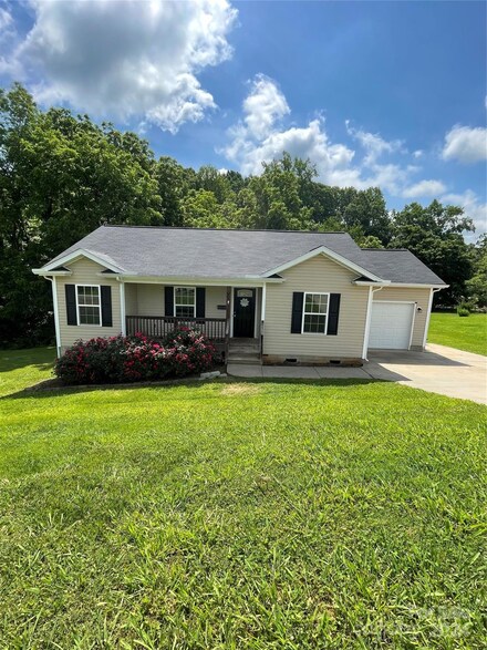 105 N 6th Ave, Maiden, NC 28650
