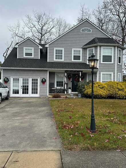 31 Garfield Ave, Galloway, NJ 08205