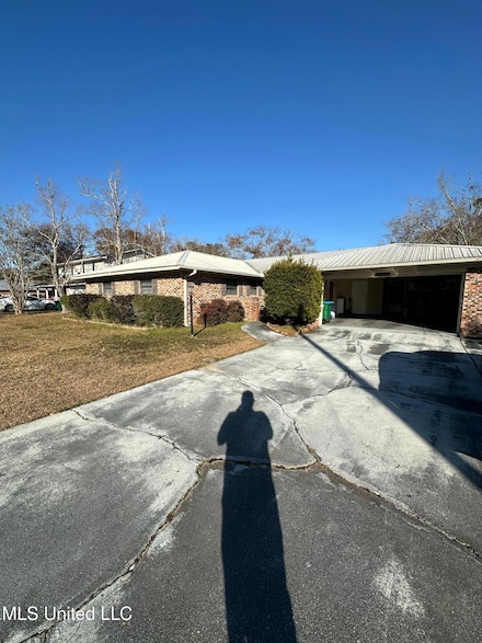 2606 Martin St, Pascagoula, MS 39581
