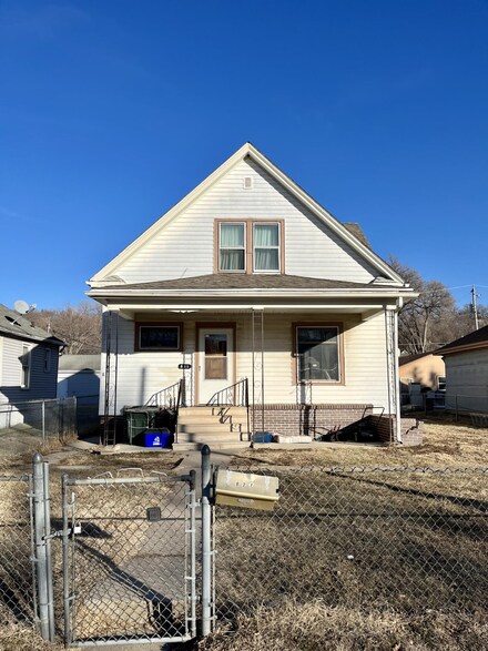 821 N 8th St, Council Bluffs, IA 51503