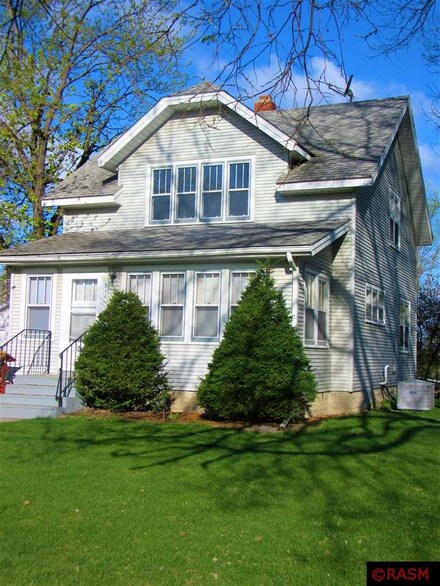 314 N 4th St, Le Sueur, MN 56058