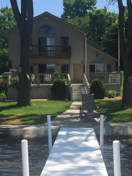 1620 Ln 150 Hamilton Lake, Hamilton, IN 46742