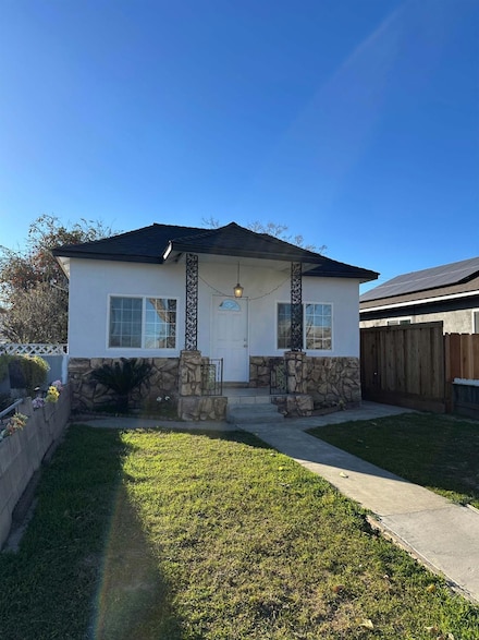 531 6th St, Gustine, CA 95322