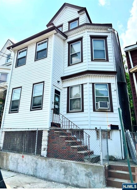 243 N 4th St, Paterson, NJ 07522