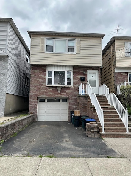 10 E 10th St, Bayonne, NJ 07002