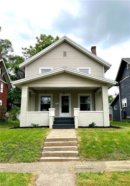 357 Mcclain Ave, Coshocton, OH 43812