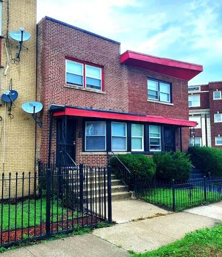 2430 E 73rd St, Chicago, IL 60649