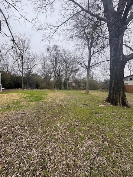423 N Moore St, Dallas, TX 75203
