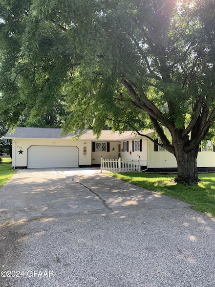 9520 11th Ave SW, Cavalier, ND 58220