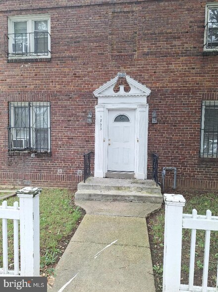 1723 Capitol Ave NE Unit 2, Washington, DC 20002