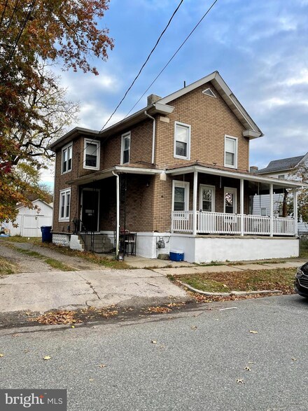 216 2nd St, Swedesboro, NJ 08085