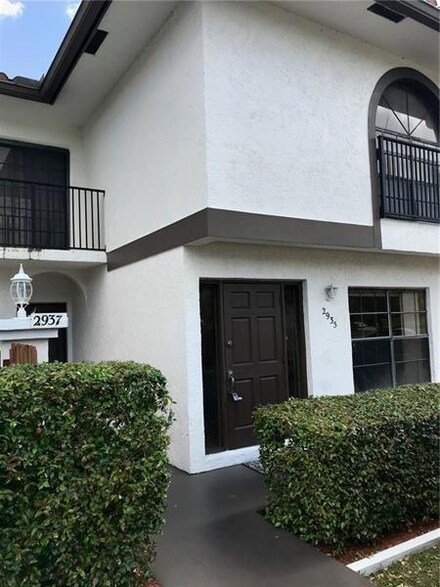 2935 NW 92nd Ave, Coral Springs, FL 33065