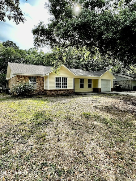 909 Orange St, Ocean Springs, MS 39564