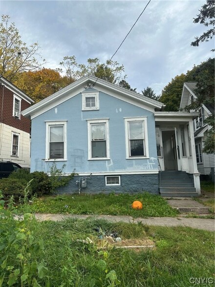 1028 Highland St, Syracuse, NY 13203