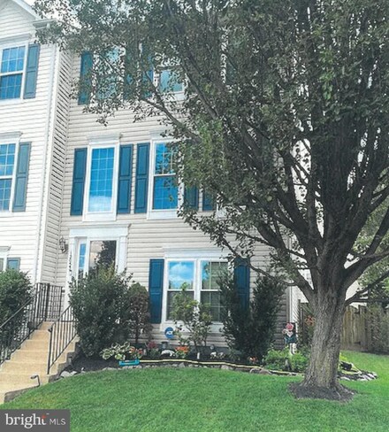 12053 Elliots Oak Place, Bristow, VA 20136