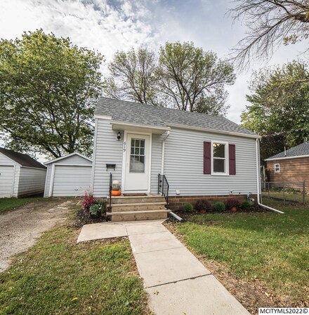 619 6th Ct SE, Mason City, IA 50401