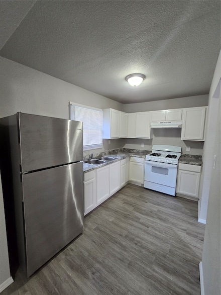 601 E Wright Ave Unit B, Baytown, TX 77520